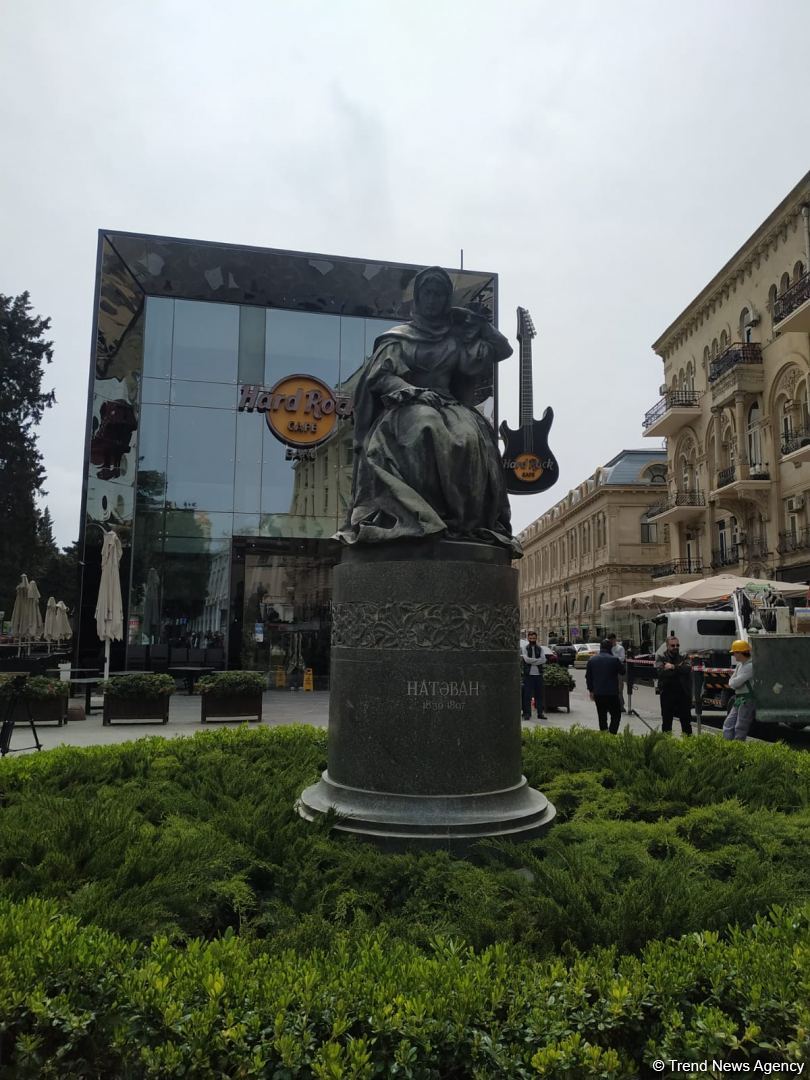 В Баку стартовал проект Təmiz heykəl: представлен маршрут Хуршидбану Натаван - Мирза Фатали Ахундзаде (ФОТО/ВИДЕО)