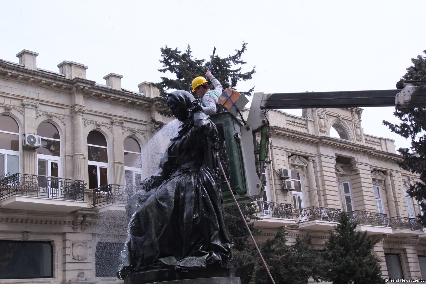 В Баку стартовал проект Təmiz heykəl: представлен маршрут Хуршидбану Натаван - Мирза Фатали Ахундзаде (ФОТО/ВИДЕО)