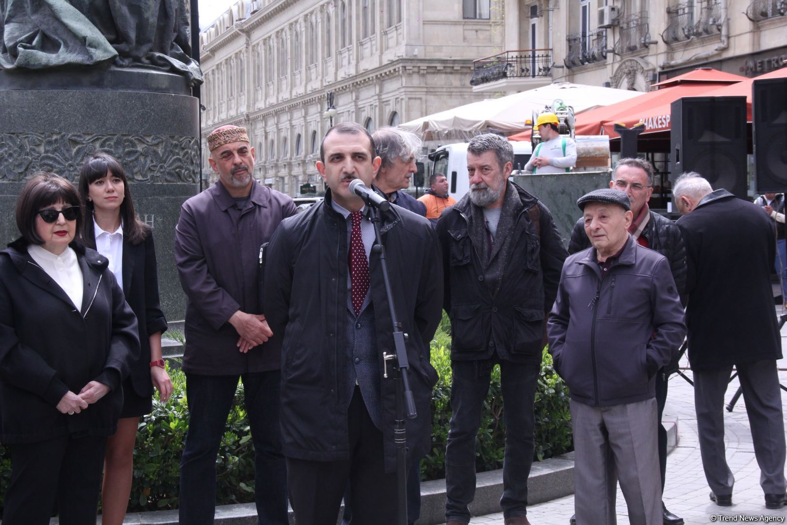 В Баку стартовал проект Təmiz heykəl: представлен маршрут Хуршидбану Натаван - Мирза Фатали Ахундзаде (ФОТО/ВИДЕО)