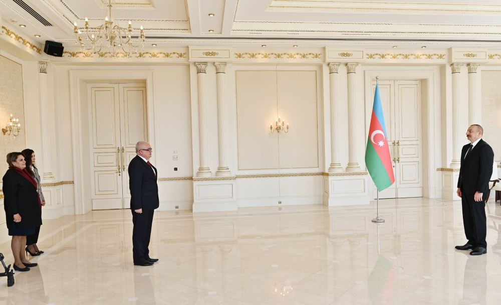 Президент Ильхам Алиев принял верительные грамоты новоназначенного посла Кубы в Азербайджане (ФОТО/ВИДЕО)
