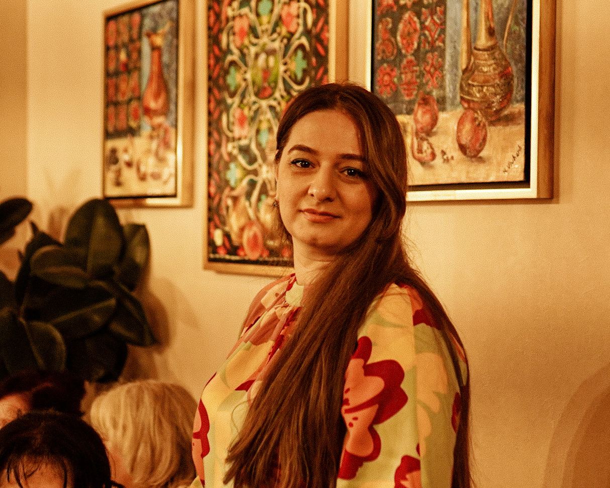 Женщина вне времени и пространства – вечерний Баку  (ФОТО)