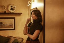 Женщина вне времени и пространства – вечерний Баку  (ФОТО)