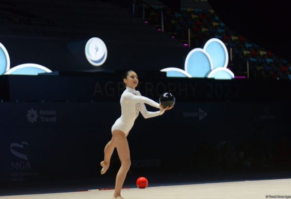 Кубок мира FIG в Баку: Арзу Джалилова лидирует в упражнениях с мячом (ФОТО)