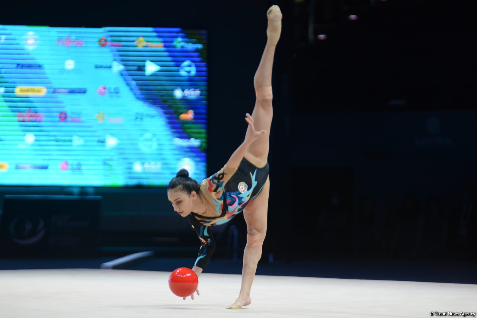 Кубок мира FIG в Баку: Арзу Джалилова лидирует в упражнениях с мячом (ФОТО)