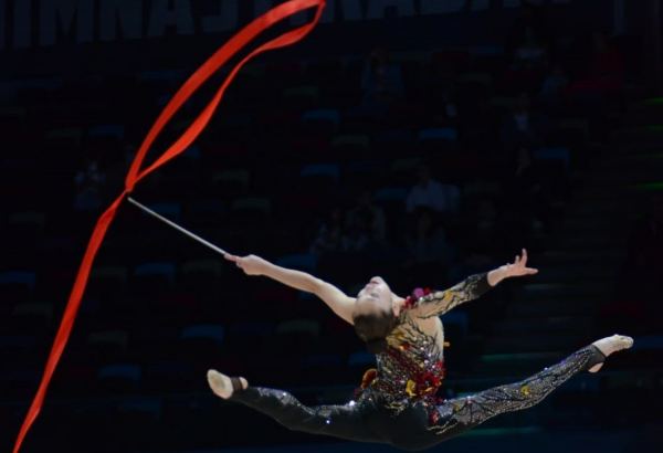 Артистизм и пластичность – лучшие моменты второго дня соревнований Кубка мира FIG по художественной гимнастике в Баку (ФОТО)