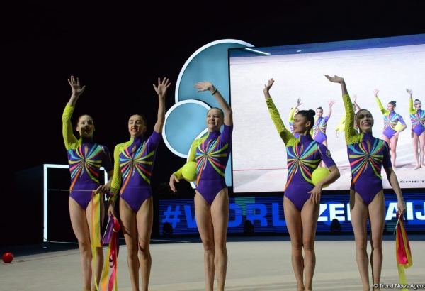 Команда Азербайджана на Кубке мира в Баку занимает первое промежуточное место в упражнении с тремя лентами и двумя мячами (ФОТО)