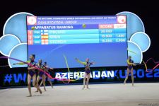 Команда Азербайджана на Кубке мира в Баку занимает первое промежуточное место в упражнении с тремя лентами и двумя мячами (ФОТО)