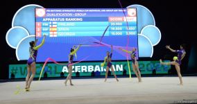 Команда Азербайджана на Кубке мира в Баку занимает первое промежуточное место в упражнении с тремя лентами и двумя мячами (ФОТО)