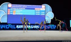 Команда Азербайджана на Кубке мира в Баку занимает первое промежуточное место в упражнении с тремя лентами и двумя мячами (ФОТО)