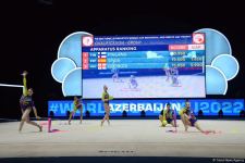 Команда Азербайджана на Кубке мира в Баку занимает первое промежуточное место в упражнении с тремя лентами и двумя мячами (ФОТО)