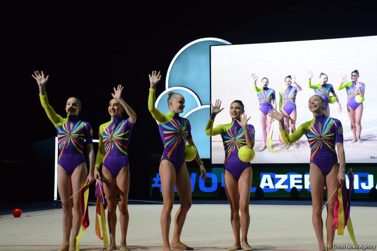 Команда Азербайджана на Кубке мира в Баку занимает первое промежуточное место в упражнении с тремя лентами и двумя мячами (ФОТО)