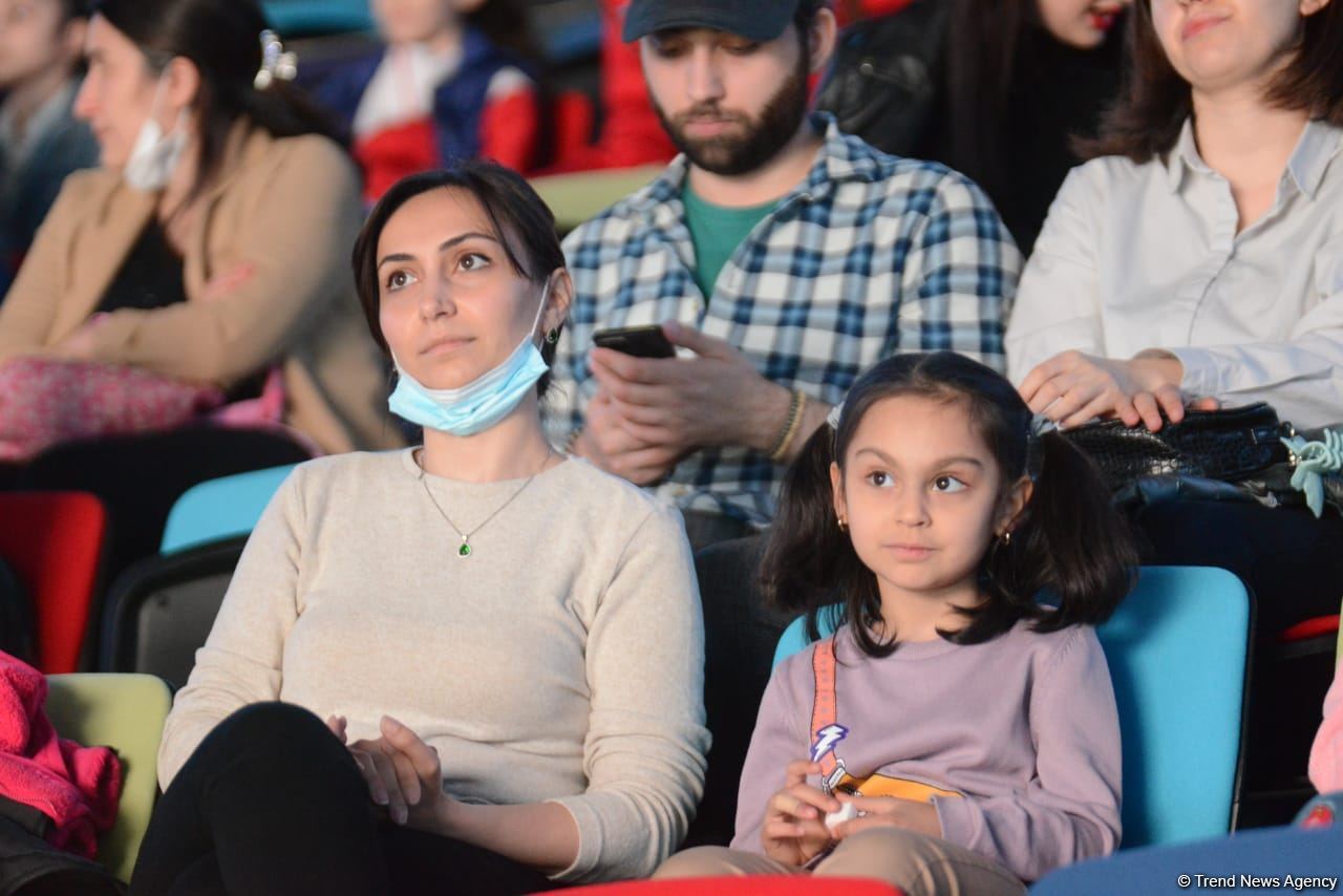 Яркость и красота – зрители в восторге от выступления участниц Кубка мира по художественной гимнастике в Баку (ФОТО)