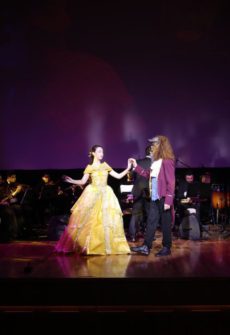 В Баку искусно оживлены герои известных фильмов и мультфильмов (ВИДЕО, ФОТО)