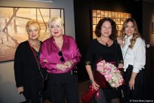 В Баку открылась оригинальная экспозиция Анны Ибрагимбековой "Зеркало незримого" – композиции в панно, диптихе и триптихе (ФОТО)