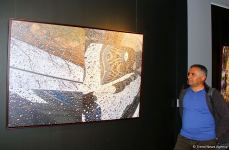 В Баку открылась оригинальная экспозиция Анны Ибрагимбековой "Зеркало незримого" – композиции в панно, диптихе и триптихе (ФОТО)