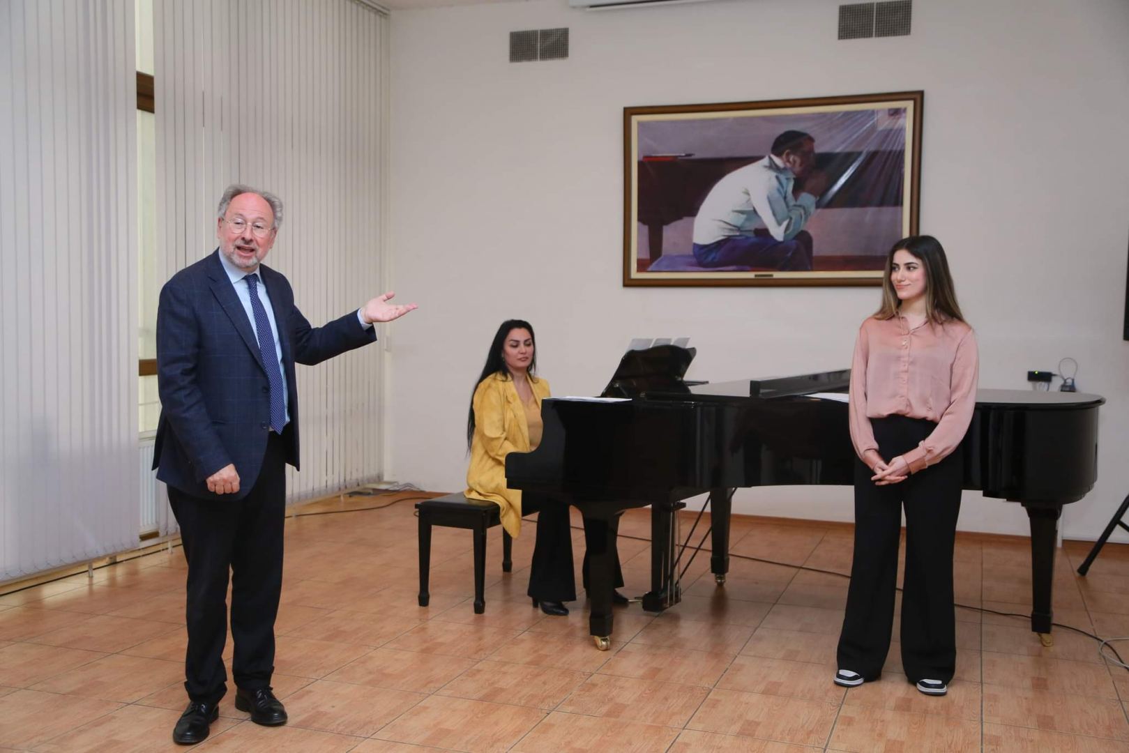 Всемирно известный итальянский музыкант провел мастер-класс в Баку (FOTO)