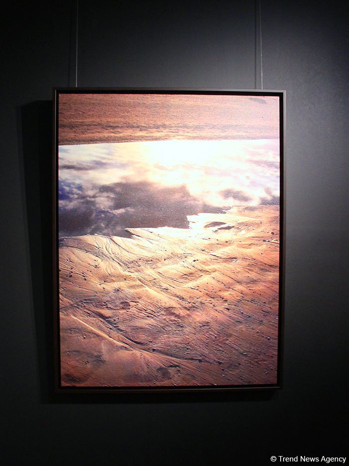 В Баку открылась оригинальная экспозиция Анны Ибрагимбековой "Зеркало незримого" – композиции в панно, диптихе и триптихе (ФОТО)