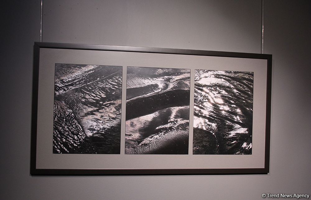 В Баку открылась оригинальная экспозиция Анны Ибрагимбековой "Зеркало незримого" – композиции в панно, диптихе и триптихе (ФОТО)