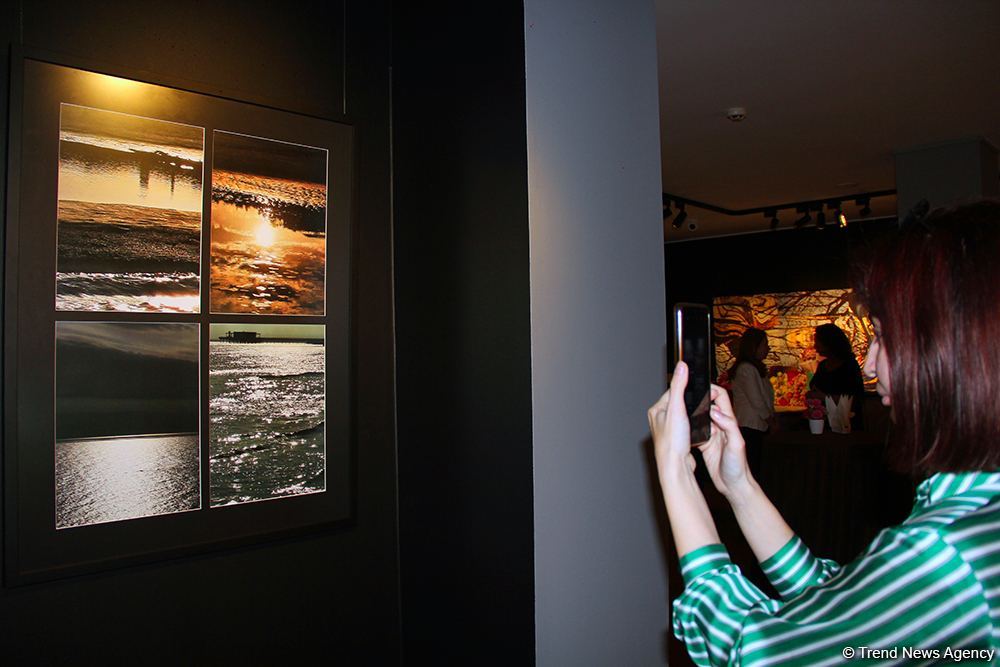 В Баку открылась оригинальная экспозиция Анны Ибрагимбековой "Зеркало незримого" – композиции в панно, диптихе и триптихе (ФОТО)