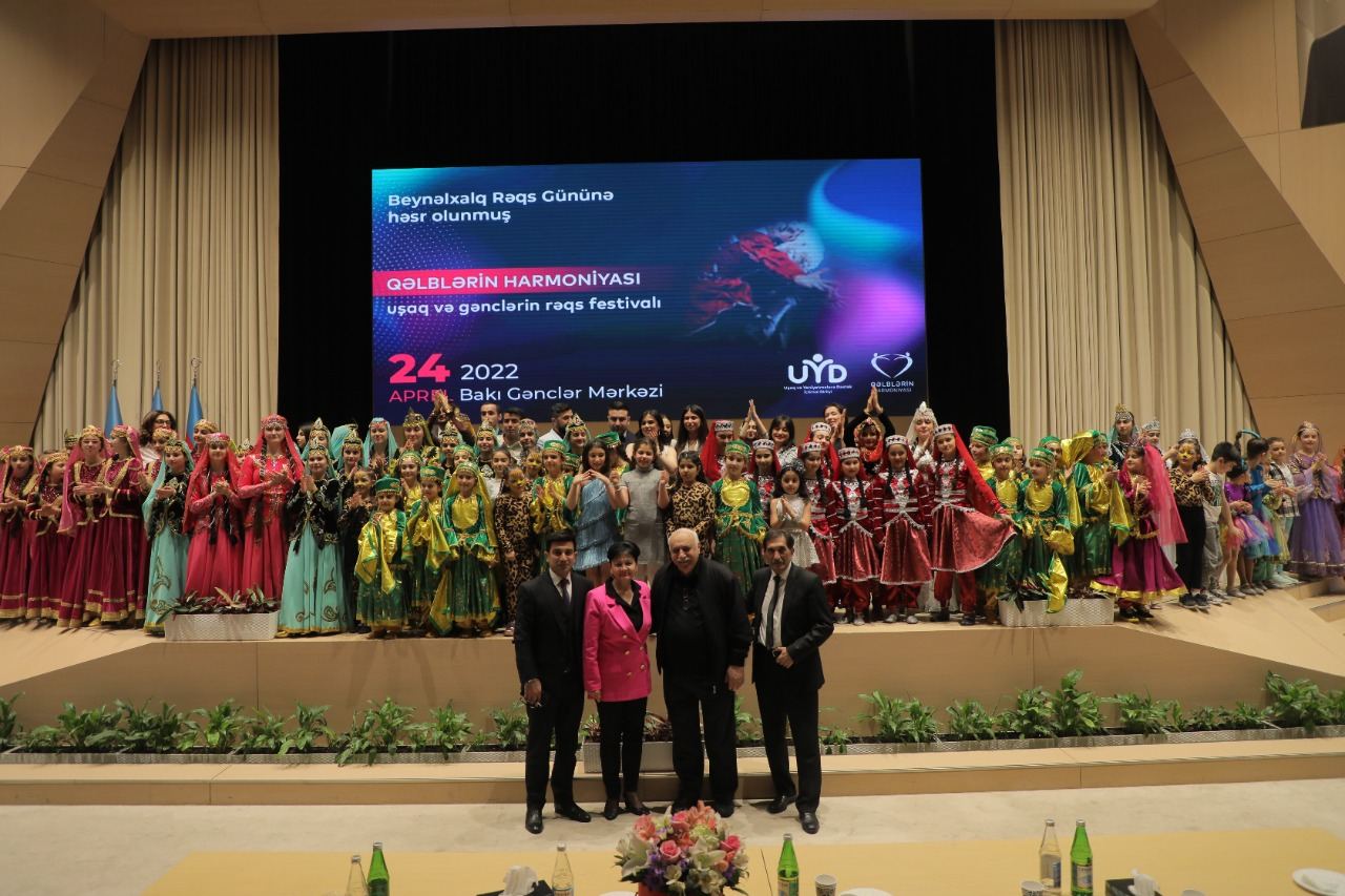 В Баку прошел фестиваль "Гармония сердец", посвященный Международному дню танца (ФОТО)