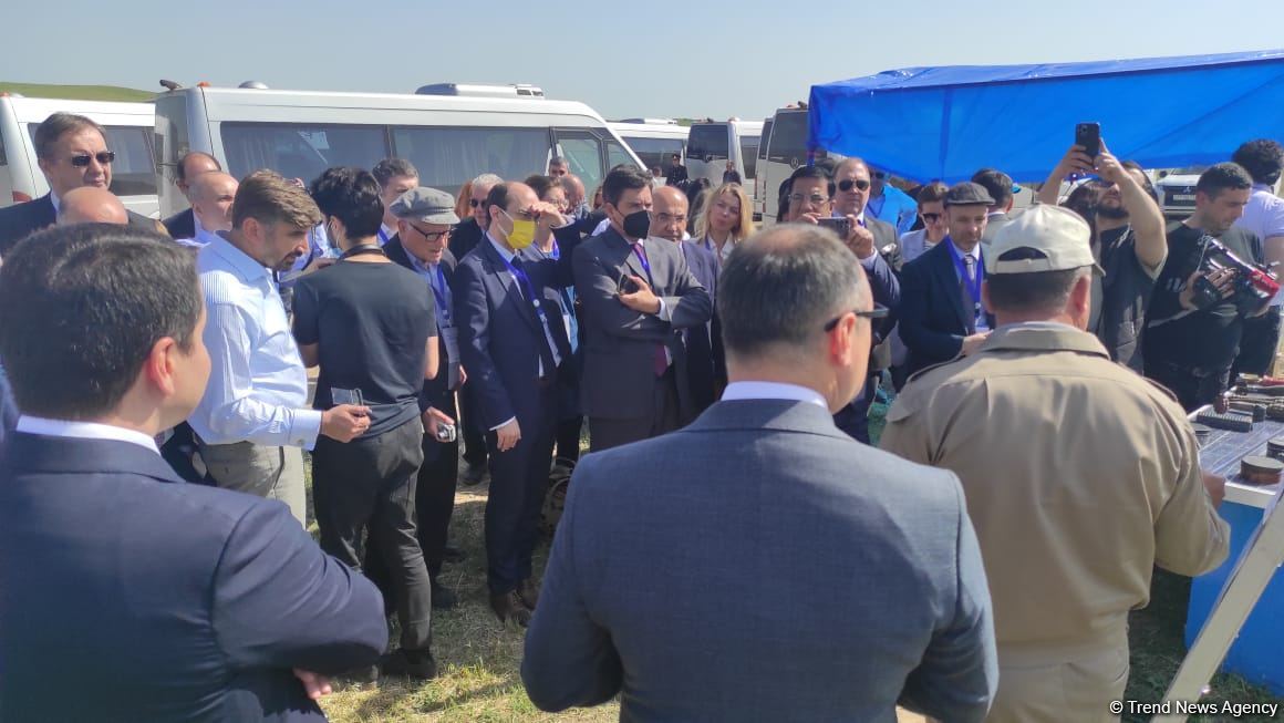 Делегация представителей международных мозговых центров ознакомилась с процессом разминирования в Карабахе (ФОТО)