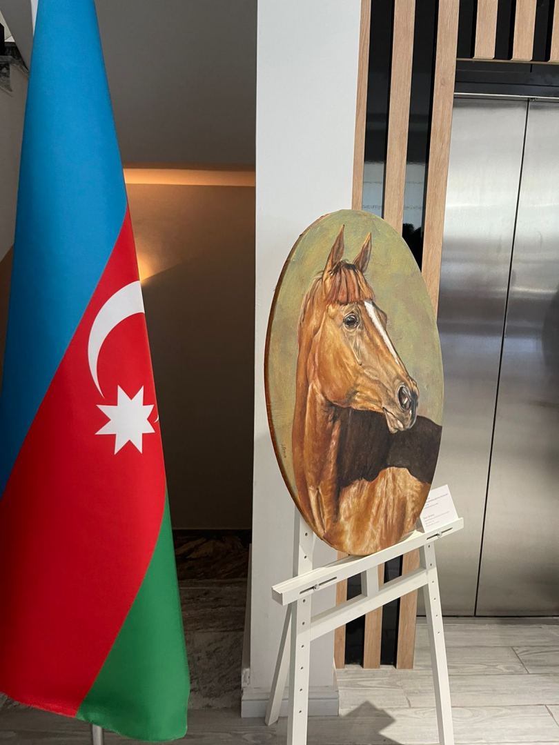 В городе Шуша открылась выставка латвийской художницы "Карабахские скакуны" (ФОТО)