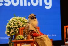 Известный йогин Садхгуру выступил с лекцией в Баку - глобальное движение для преодоления кризиса почвы (ФОТО)