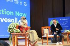 Известный йогин Садхгуру выступил с лекцией в Баку - глобальное движение для преодоления кризиса почвы (ФОТО)