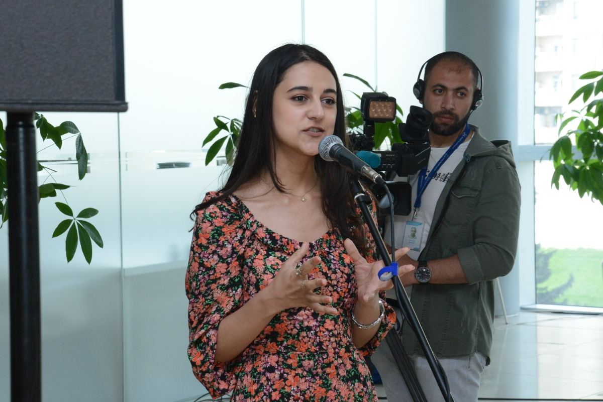 "В  Азербайджане живут прекрасные, гостеприимные люди, добрые душой" - известный йогин Садхгуру в рамках 100-дневного путешествия на мотоцикле приехал в Баку (ФОТО)