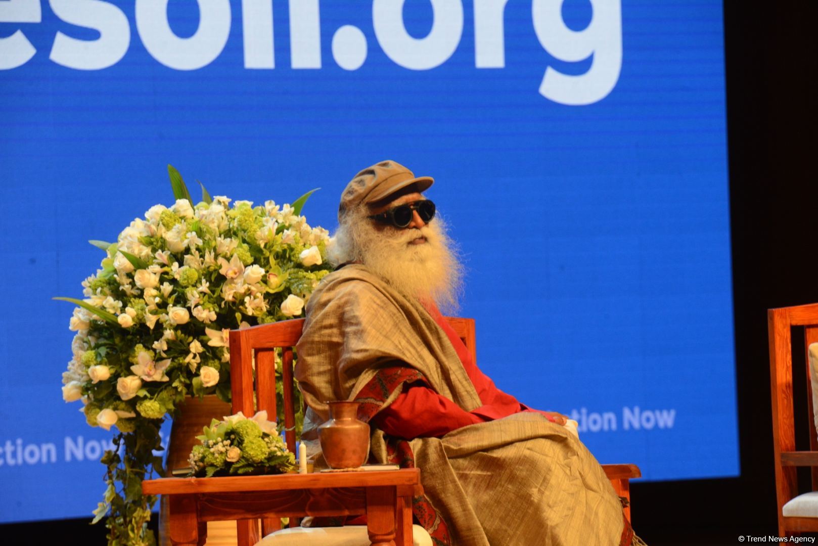 Известный йогин Садхгуру выступил с лекцией в Баку - глобальное движение для преодоления кризиса почвы (ФОТО)