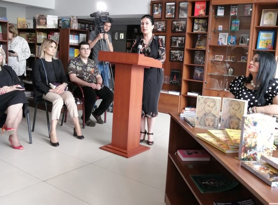 "Тройной удар" от Лалы Умуд (ФОТО)