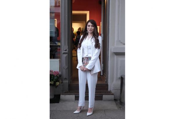 В Берлине открылась выставка Лейлы Азимбековой "Отличная от других" (ФОТО)