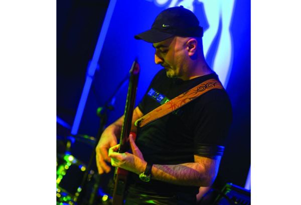 Впервые музыка из фильма "Однажды в Америке" представлена только под бас-гитару - Руслан Гусейнов  и Аслана Алиева (ВИДЕО)