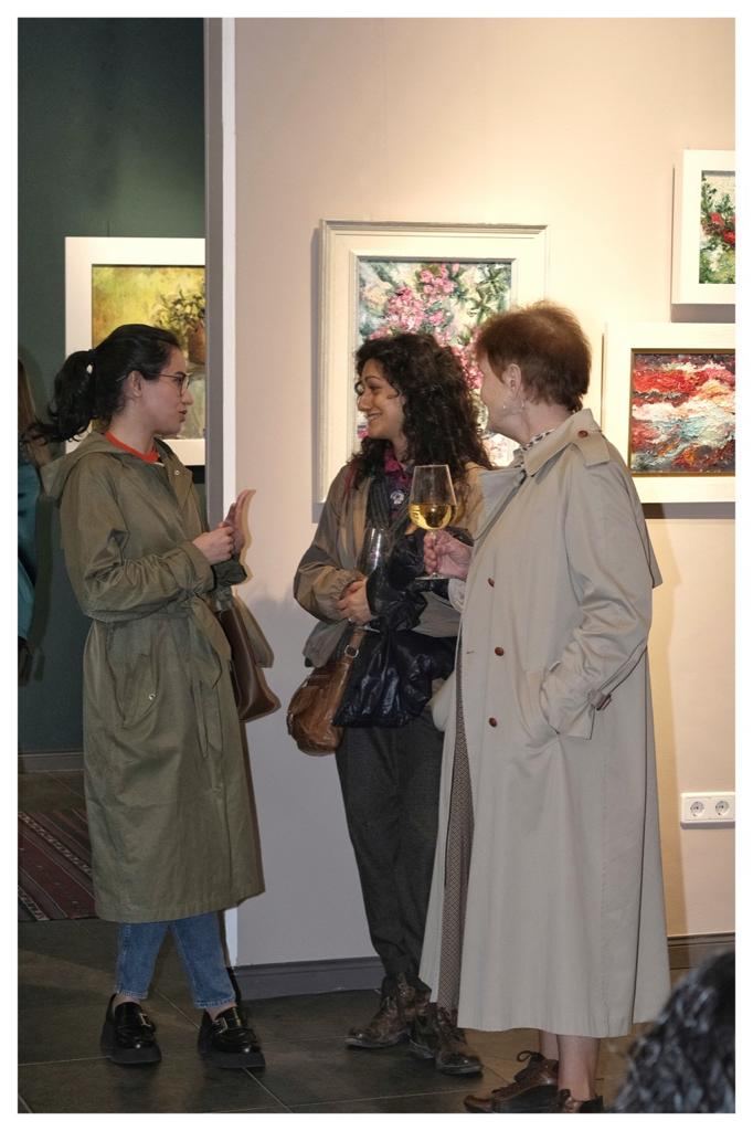 В Берлине открылась выставка Лейлы Азимбековой "Отличная от других" (ФОТО)