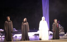 В Баку состоялась премьера сюрреалистического спектакля "Псих" по мотивам романа "Дон Кихот" (ФОТО)