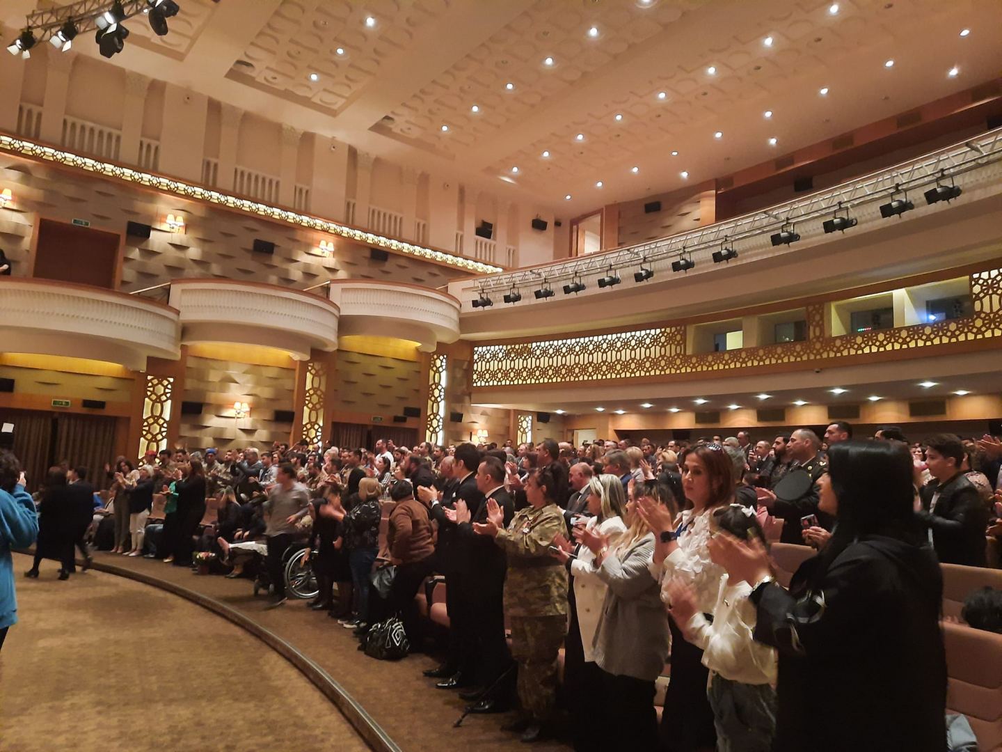 В Баку состоялся премьерный показ фильма Poladın izi ilə, посвященного памяти генерал-майора Полада Гашимова (ФОТО)