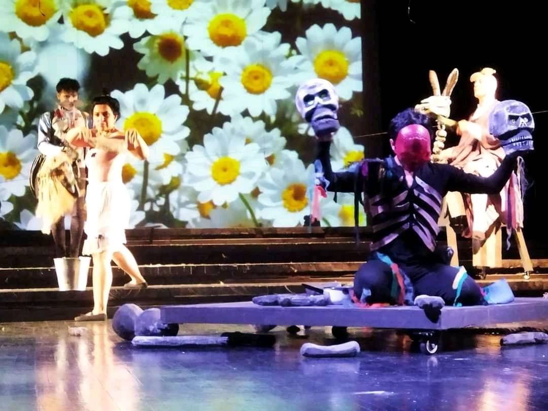 В Баку состоялась премьера сюрреалистического спектакля "Псих" по мотивам романа "Дон Кихот" (ФОТО)