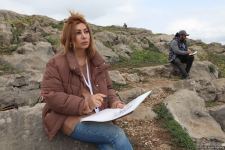 В рамках Международного кулинарного фестиваля в Шуше на Джыдыр дюзю прошел пленэр с участием художников и скульпторов (ФОТО)