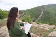 В рамках Международного кулинарного фестиваля в Шуше на Джыдыр дюзю прошел пленэр с участием художников и скульпторов (ФОТО)