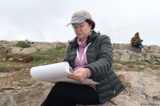 В рамках Международного кулинарного фестиваля в Шуше на Джыдыр дюзю прошел пленэр с участием художников и скульпторов (ФОТО)