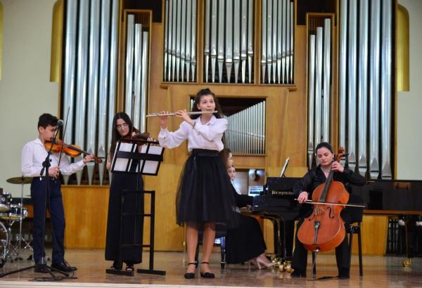 В Баку прошел литературно-музыкальный вечер, посвященный 99-летию со дня рождения великого лидера Гейдара Алиева (ФОТО)
