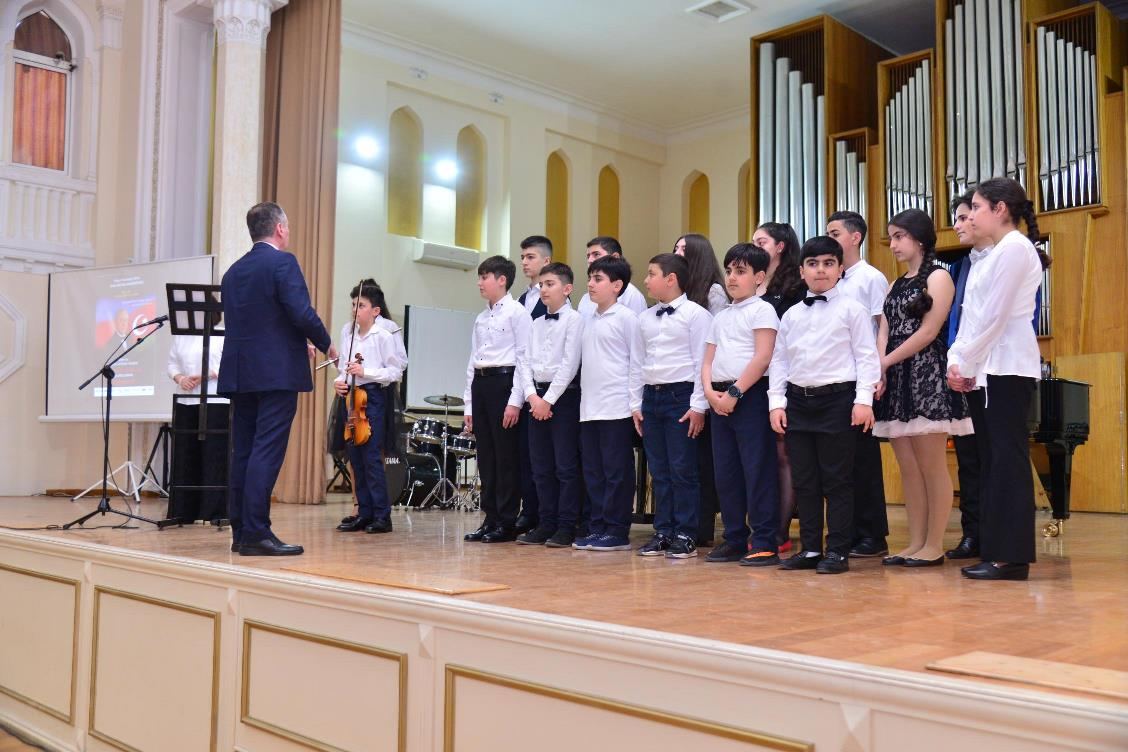 В Баку прошел литературно-музыкальный вечер, посвященный 99-летию со дня рождения великого лидера Гейдара Алиева (ФОТО)