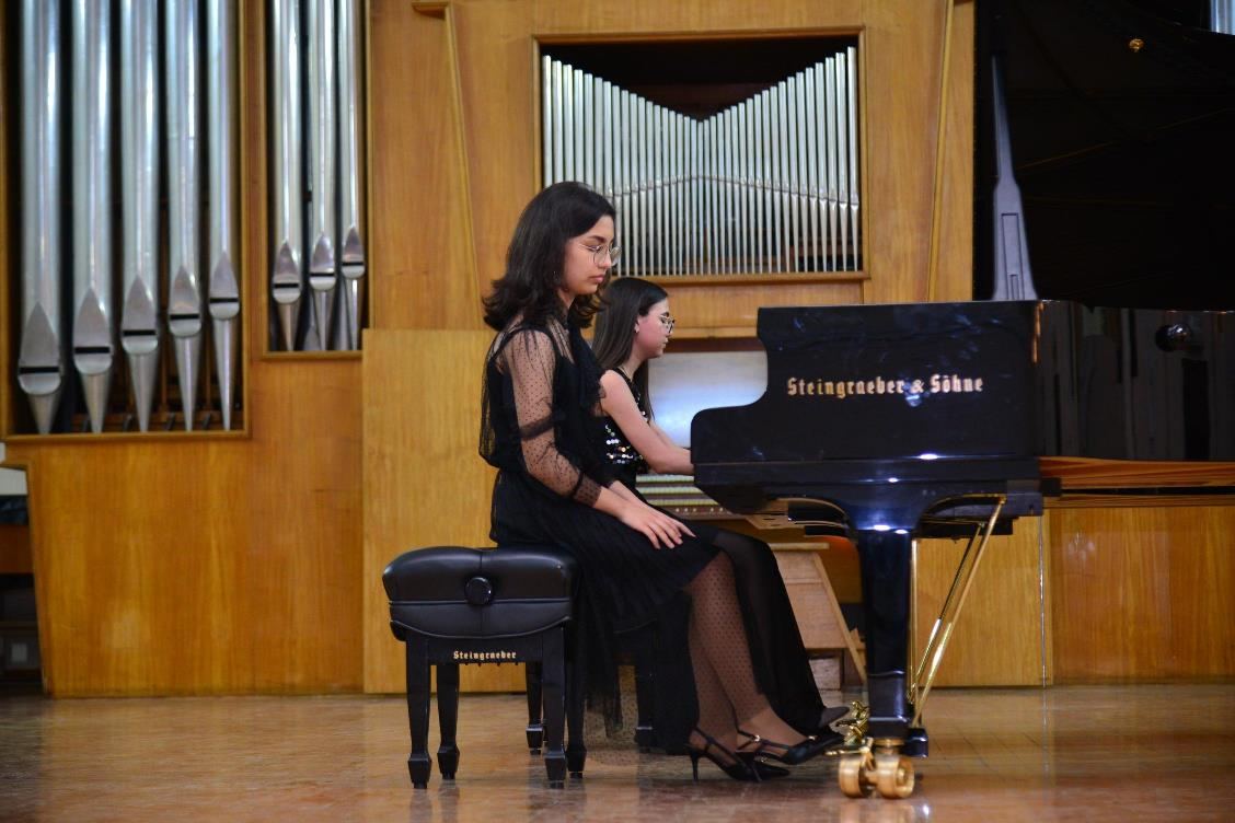 В Баку прошел литературно-музыкальный вечер, посвященный 99-летию со дня рождения великого лидера Гейдара Алиева (ФОТО)