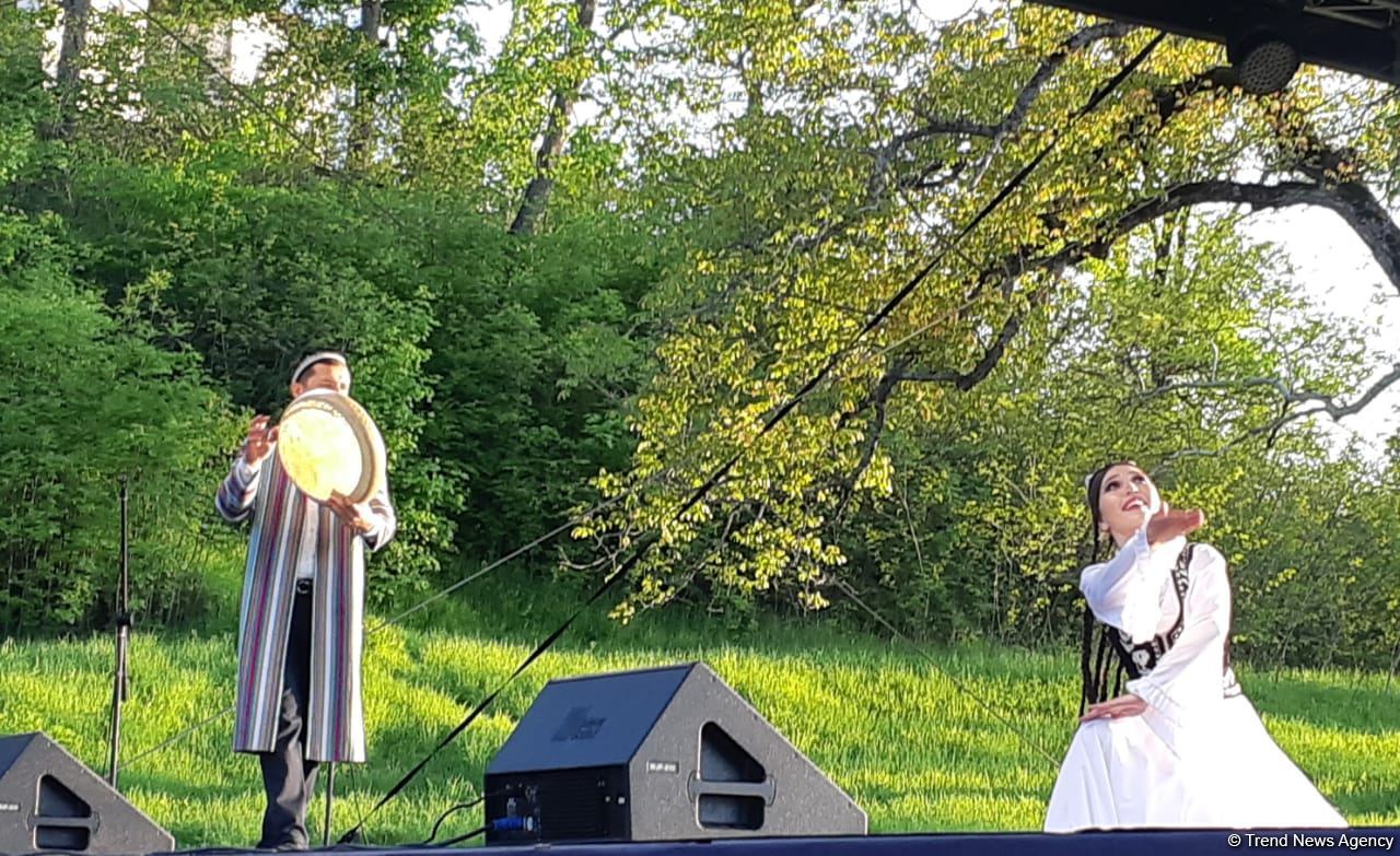 Танцевальные коллективы из Пакистана и Узбекистана выступили на V Международном фольклорном фестивале "Харыбюльбюль" (ФОТО/ВИДЕО)