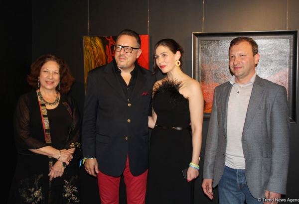 В QGallery открылась персональная выставка работ посла Австрии в Азербайджане Александра Байерля "Вслед за солнцем" (ФОТО)