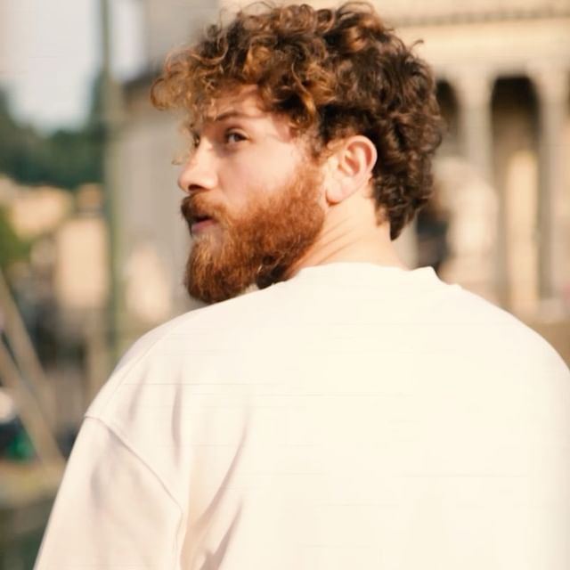 До и после: представитель Азербайджана на "Евровидении-2022" сменил имидж перед самым финалом (ФОТО)