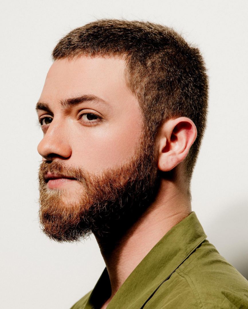 До и после: представитель Азербайджана на "Евровидении-2022" сменил имидж перед самым финалом (ФОТО)