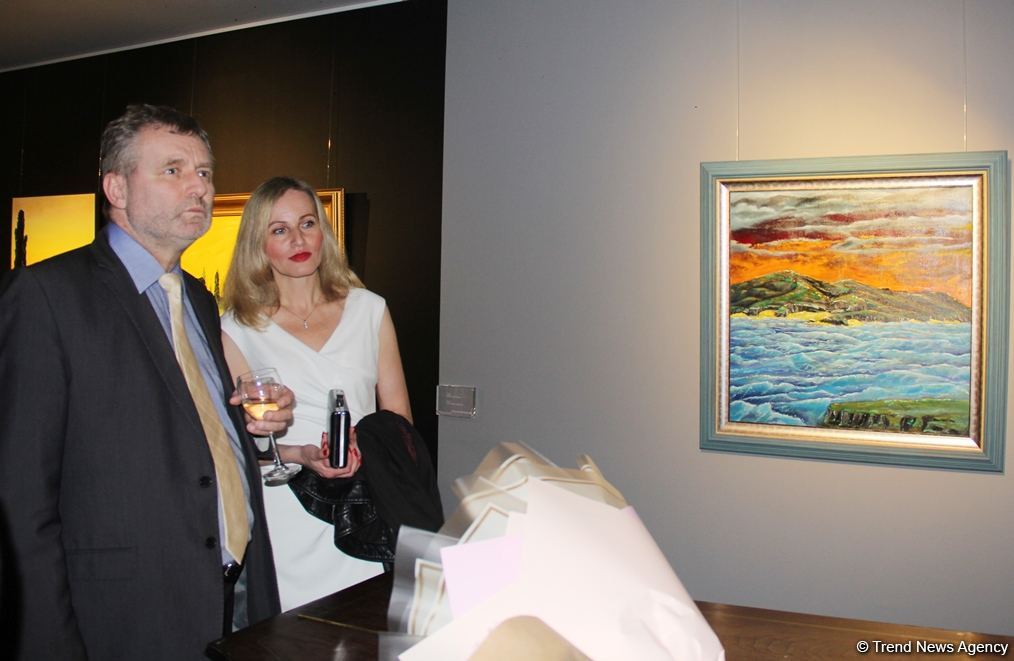 В QGallery открылась персональная выставка работ посла Австрии в Азербайджане Александра Байерля "Вслед за солнцем" (ФОТО)