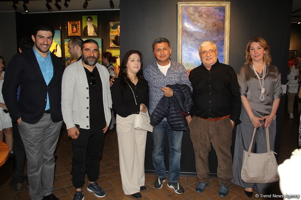 В QGallery открылась персональная выставка работ посла Австрии в Азербайджане Александра Байерля "Вслед за солнцем" (ФОТО)