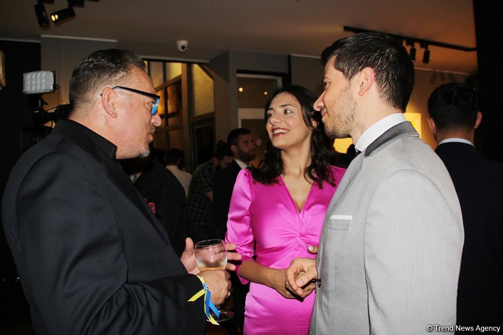 В QGallery открылась персональная выставка работ посла Австрии в Азербайджане Александра Байерля "Вслед за солнцем" (ФОТО)